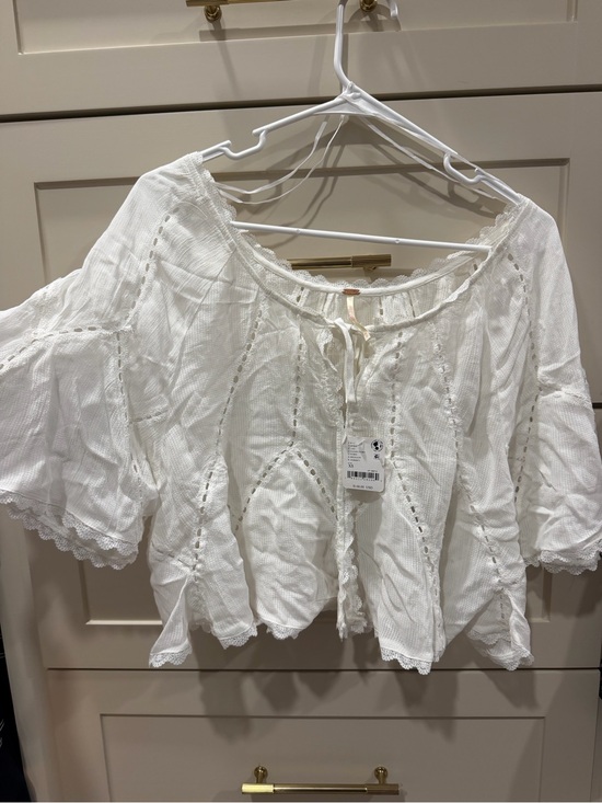 Free People Tops - Free People White Cropped Eyelet Peasant Blouse